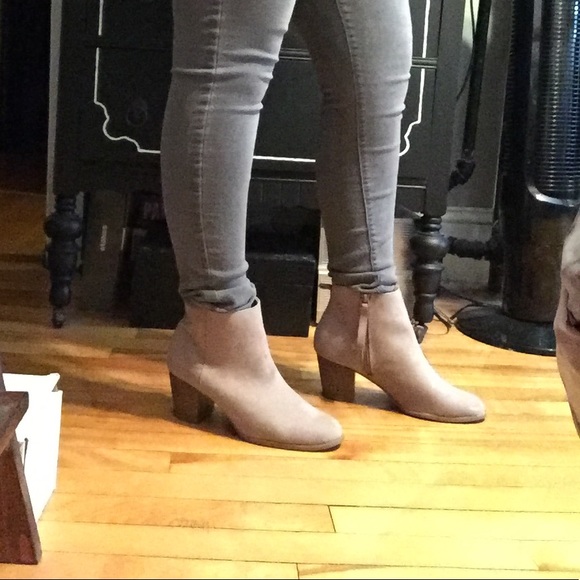 Old navy heeled ankle boots - Picture 7 of 7